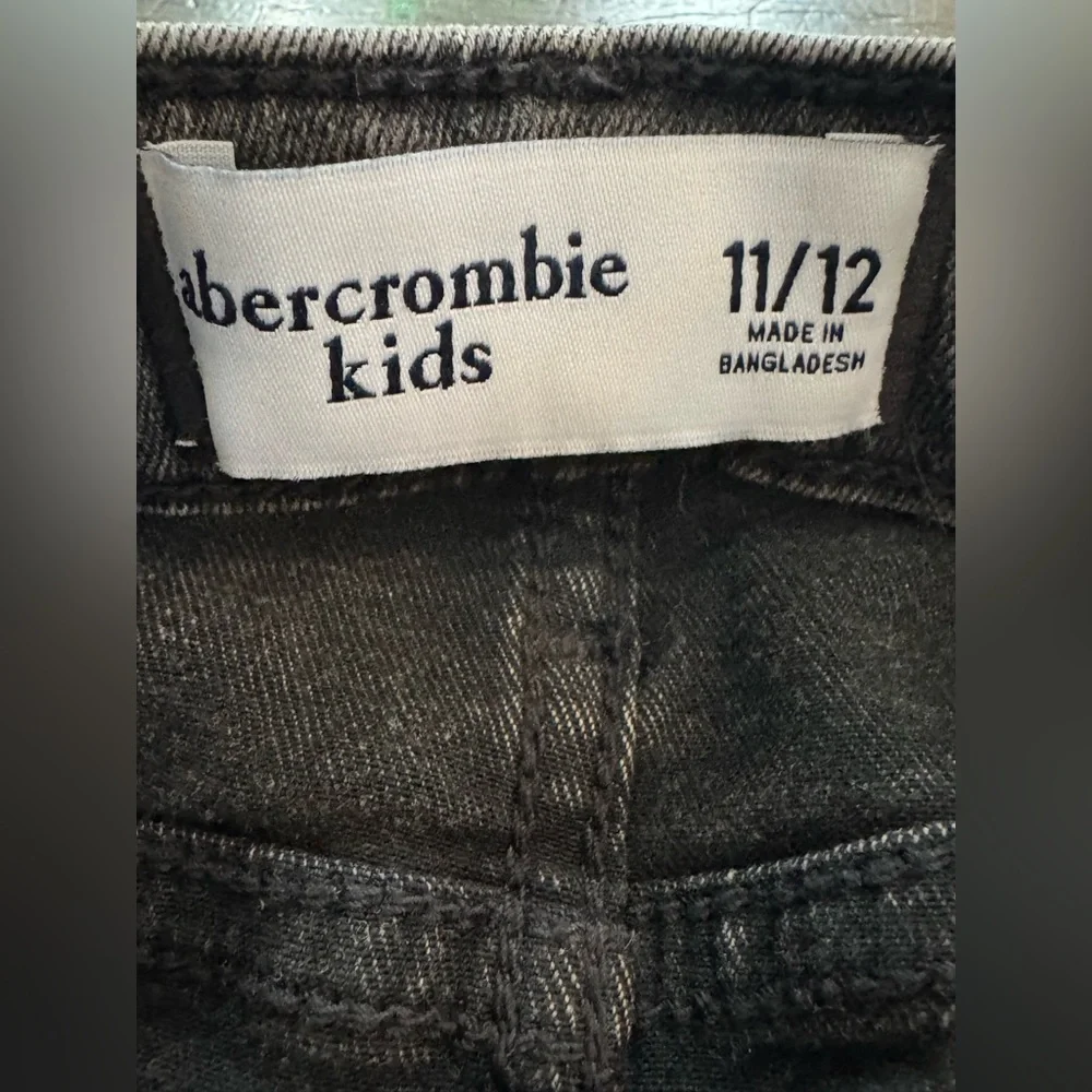 Abercrombie & Fitch kids Charcoal Button-Down Denim Mini Skirt NWT 11/12 - Picture 4 of 5